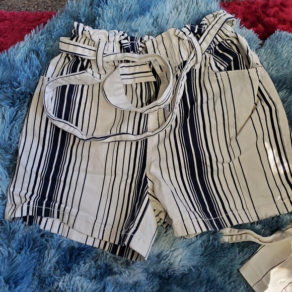 2 PAIRS OF STRIPED RUFFLE ELASTIC WAISTBAND SHORTS! - Picture 2 of 12
